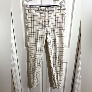 Adrienne Vittadini White with Black stripped pants Size 6